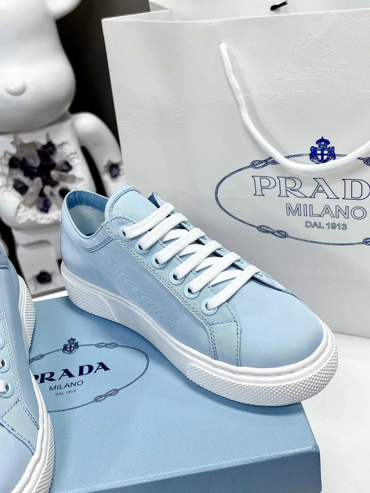 👟👟Ex-factory price 420👟👟 Purchasing level ⚡2023S launches Prada’s latest catwalk shoes, dad shoe series ͏ 💥PRADA's early spring catwalk model👠The fresh breeze has a bit of an expensive feel, and the upper is very perfect💃Elegant and elegant, crystal clear, no matter the quality of the accessories, they are all customized one-to-one, zero distance from the original version 1⃣Upper: imported waterproof twill + epoxy injection molding process 2⃣Inner: waterproof twill 3⃣Outsole: Original one-to-one molded rubber foam outsole 4⃣🔺Original packaging Heel height 4cm 5⃣Number of codes: 35-40, 41 non-returnable